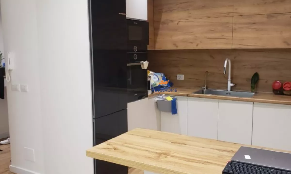 Appartamento in vendita a Tirana 2+1, Arredato