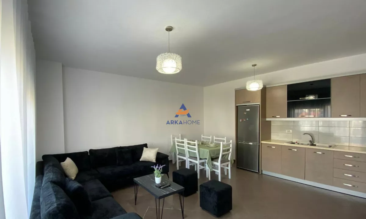 Appartamento in vendita a Tirana 2+1, Arredato