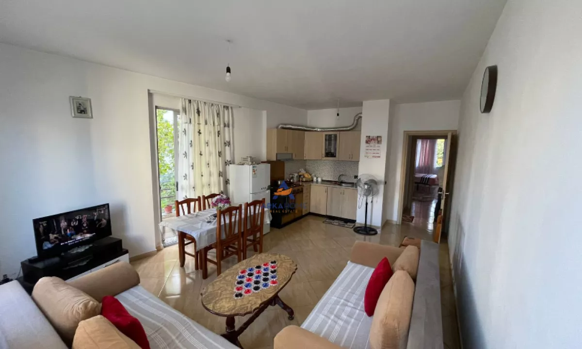 Appartamento in vendita a Tirana 2+1, Arredato