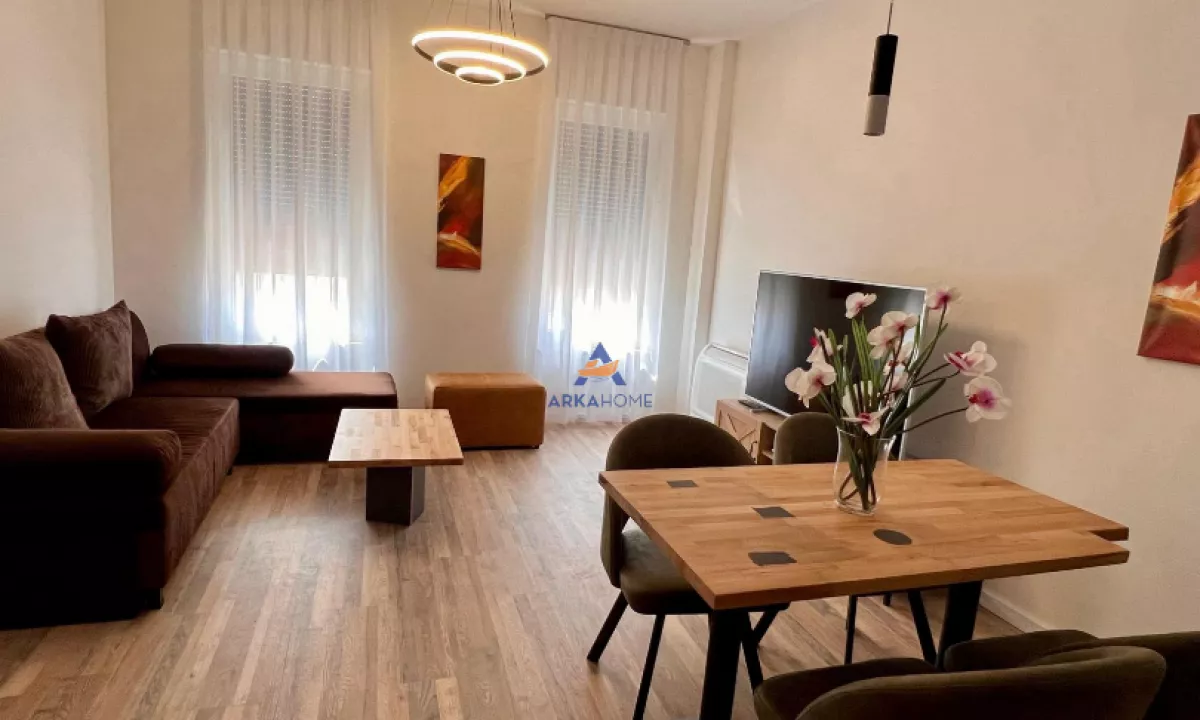Shtepi me qera Apartament ne Tirane, 2+1, Mobilimi E mobiluar, Pagesa 800  Euro.