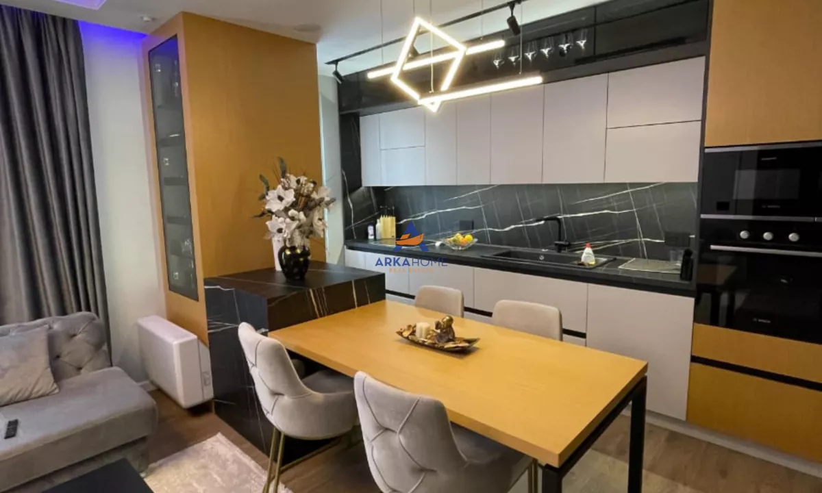 Appartamento in vendita a Tirana 2+1, Arredato