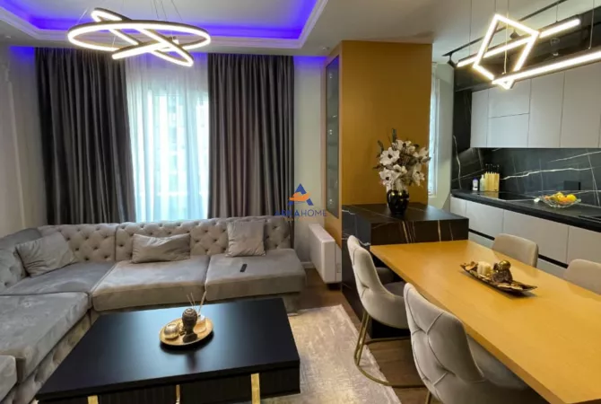 Appartamento in vendita a Tirana 2+1, Arredato