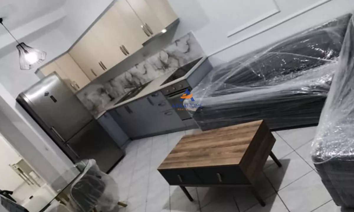 Appartamento in vendita a Tirana 2+1, Arredato