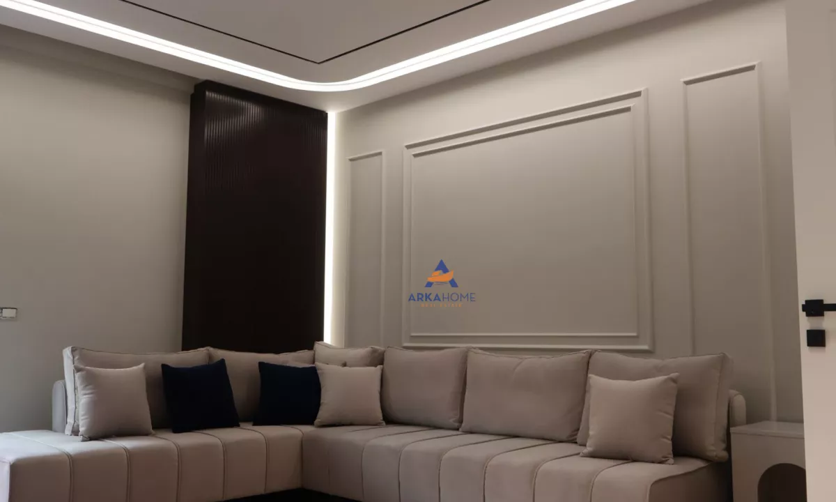 Appartamento in vendita a Tirana 2+1, Arredato