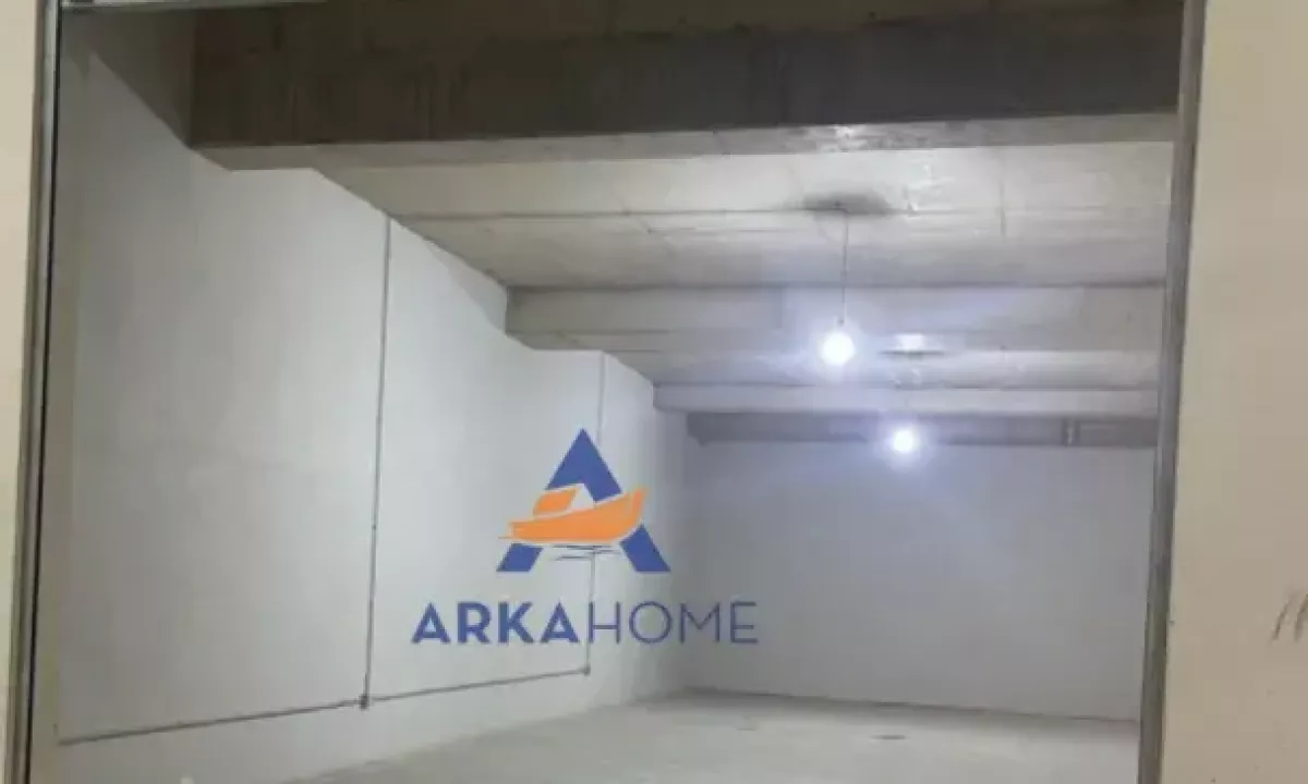 JEPET ME QIRA MAGAZINE 170M2 "ISH STACIONI I TRENIT" 1700 EURO.