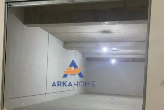 Ambient biznesi me qera 4+1 ne Tirane - 1,700 Euro