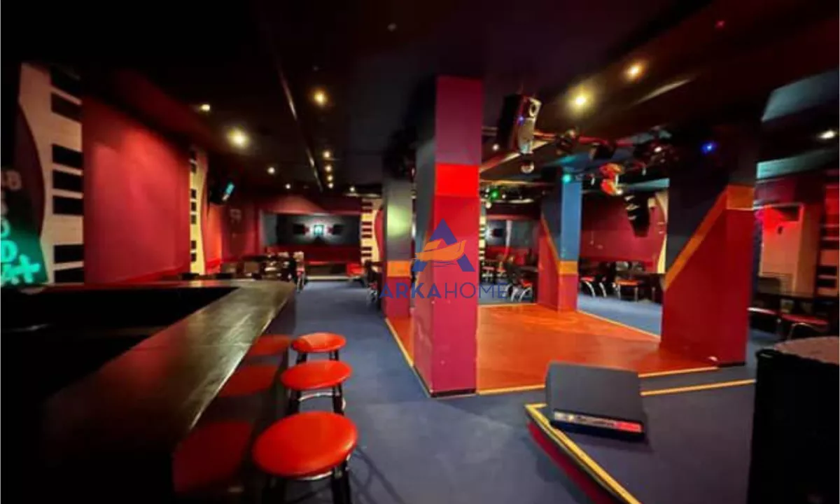 JEPET ME QERA AMBIENT BIZNESI 204M2" MEDRESEJA" 1500 EURO(I DISKUTUESHEM)