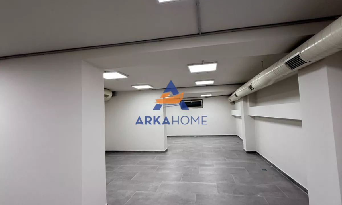 JEPET AMBIENT BIZNESI ME QERA 130 M2 , "VASIL SHANTO,PRANE KRYQEZIMIT " 1800 EURO.