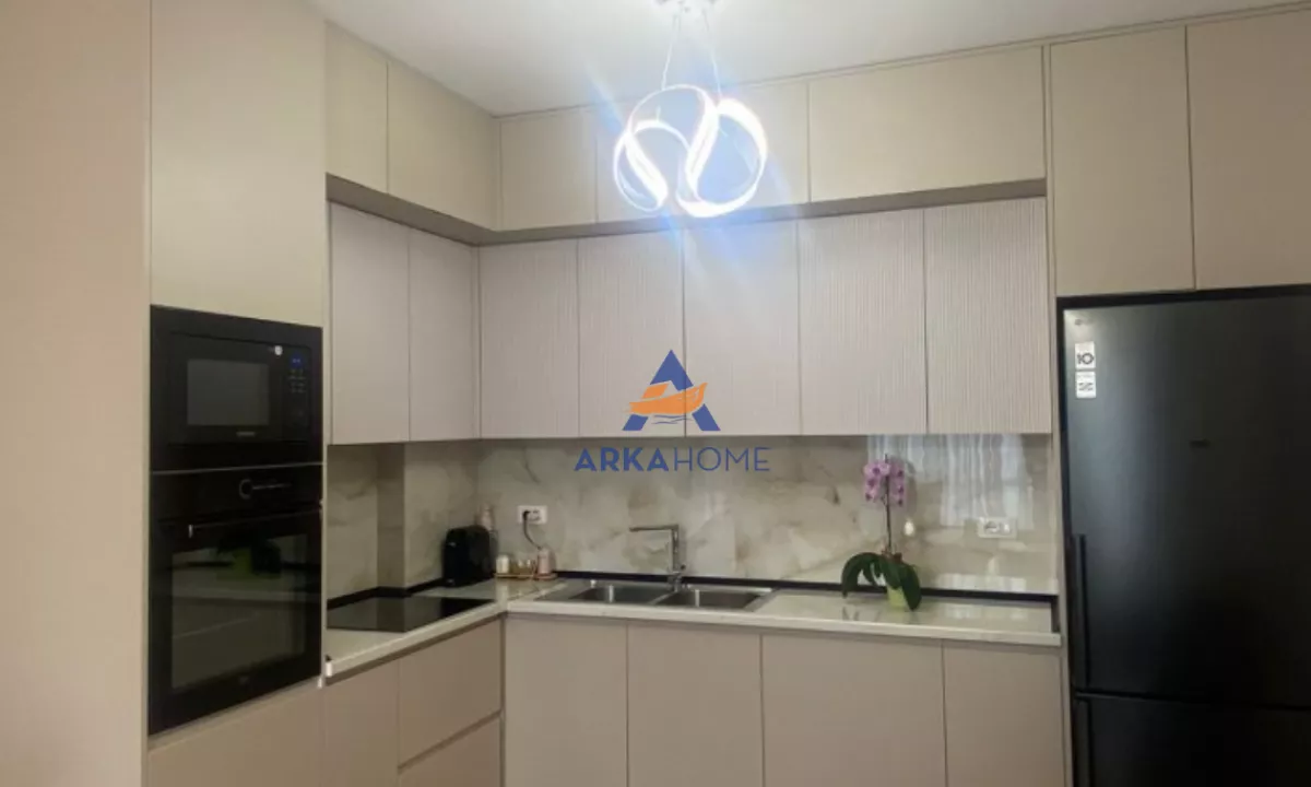 Appartamento in vendita a Tirana 2+1, Arredato