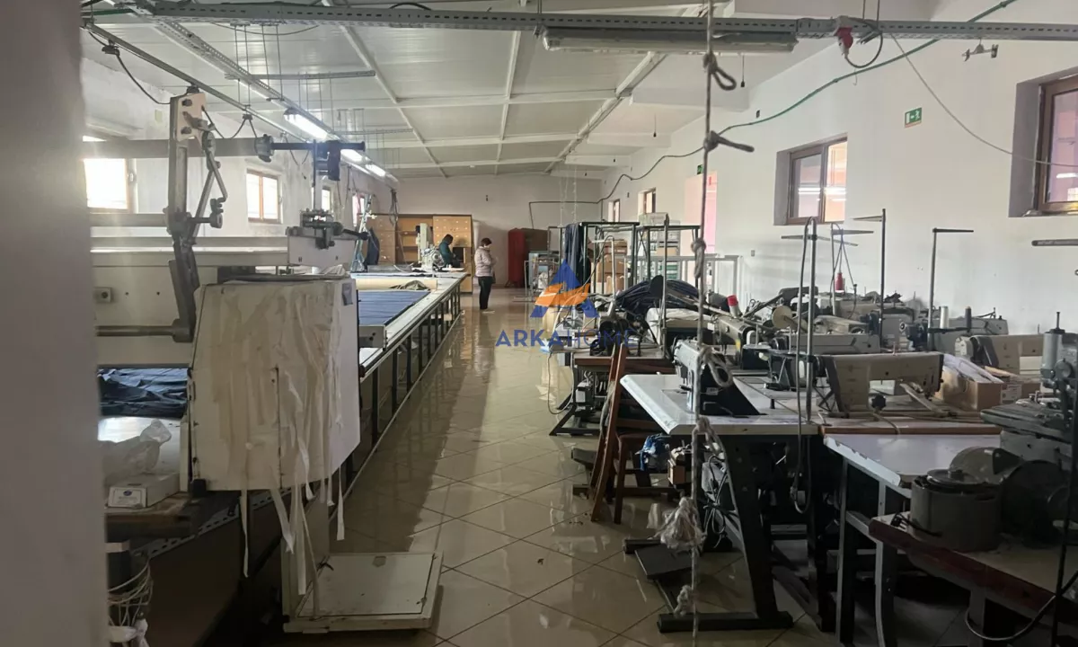 JEPET BIZNES 2KATESH + BALLKONE 1550M2 +400M2 PARKIM "NE BATHORE " 4500 EURO