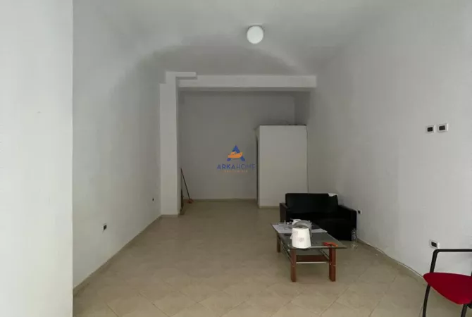 Business Property for Rent 1+1 in Tirana - 250 Euro