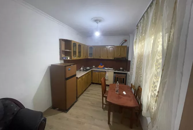 Appartamento in vendita a Tirana 2+1, Arredato