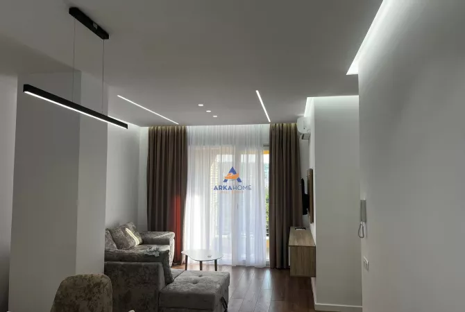 JEPET APARTAMENT ME QERA 2+1+BALLKON "PRANE VOTRES, ISH FUSHA E AVIACIONIT" 800 EURO.