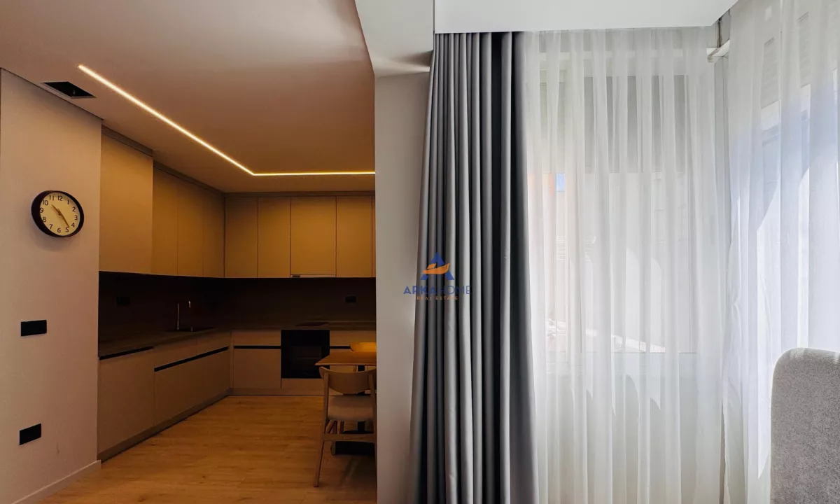 Shtepi ne shitje Apartament ne Tirane, 3+1, Mobilimi E mobiluar, Pagesa 365,000  Euro.