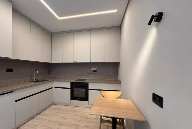 Shtepi ne shitje Apartament ne Tirane, 3+1, Mobilimi E mobiluar, Pagesa 365,000  Euro.