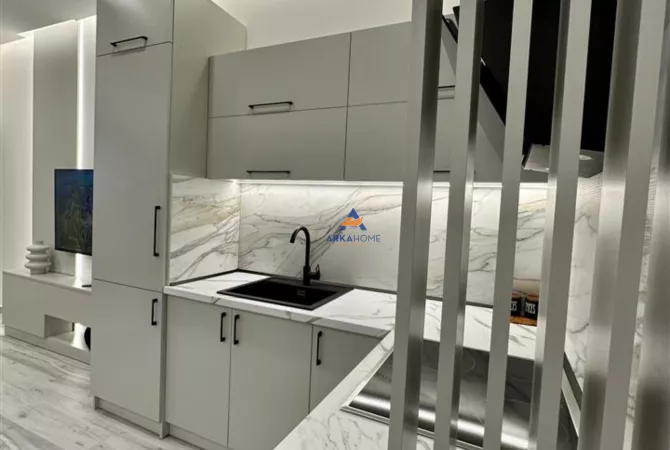 Appartamento in vendita a Tirana 1+1, Arredato