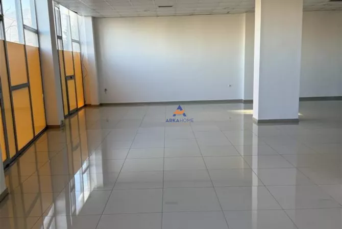 JEPET ME QERA AMBIENT BIZNESI 180M2 
