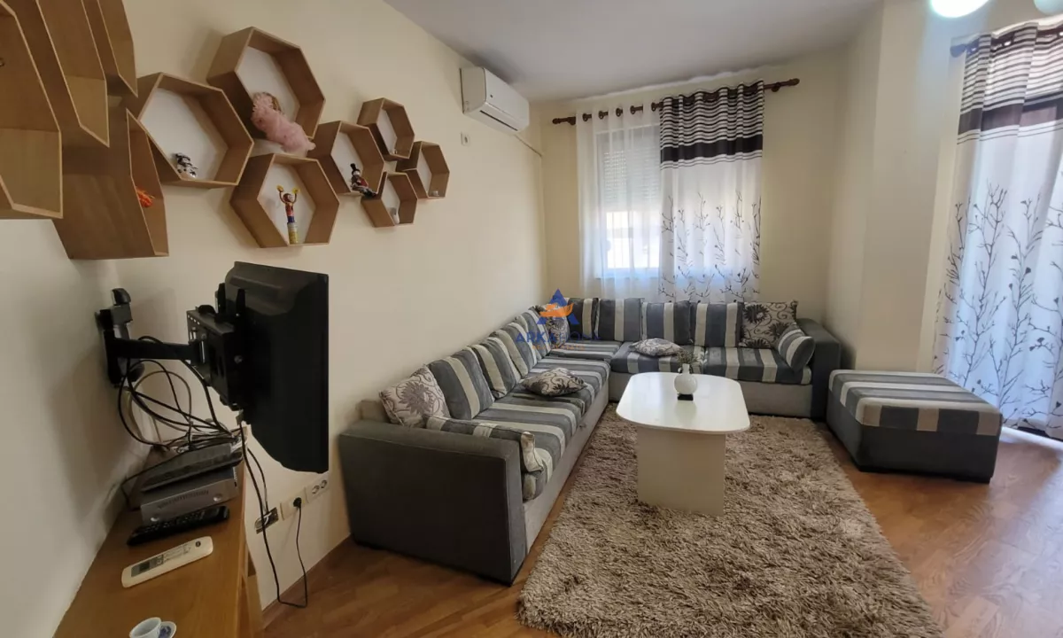 Appartamento in vendita a Tirana 1+1, Arredato