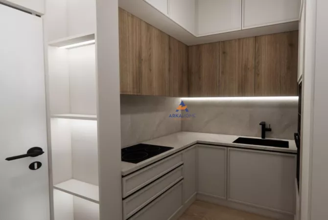 Appartamento in vendita a Tirana 1+1, Arredato