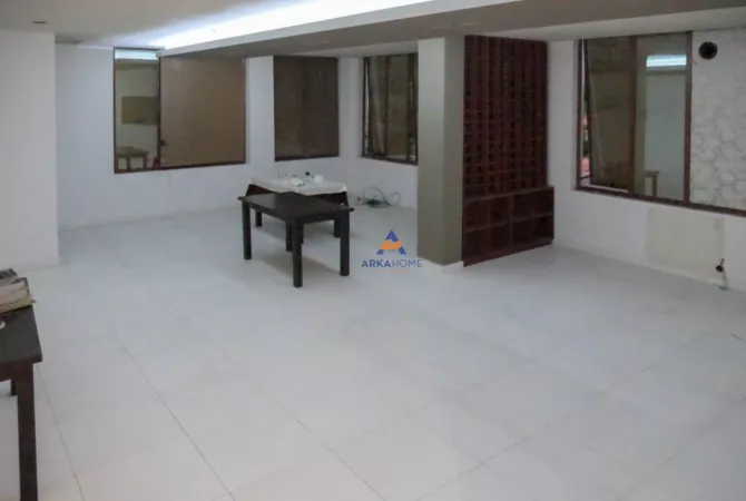 JEPET GODINE 2-KATESHE ME QERA 1000M2 “SAUK” 2000 EURO.