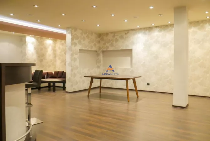 Ambient biznesi me qera 3+1 ne Tirane - 2,000 Euro