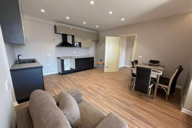 Appartamento in vendita a Tirana 2+1, Arredato