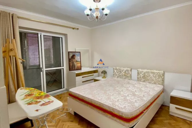 Shtepi me qera Apartament ne Tirane, 2+1, Mobilimi E mobiluar, Pagesa 700  Euro.