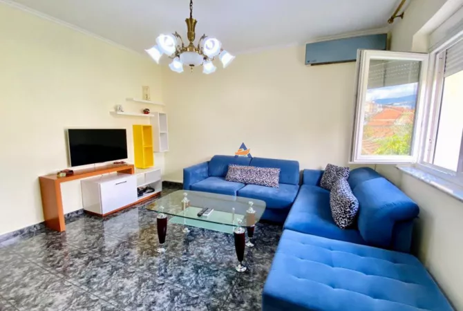 JEPET ME QERA APARTAMENT 2+1+BALLKON "RRUGA FORTUZI" 700 EURO (PARKIM I PERFSHIRE).