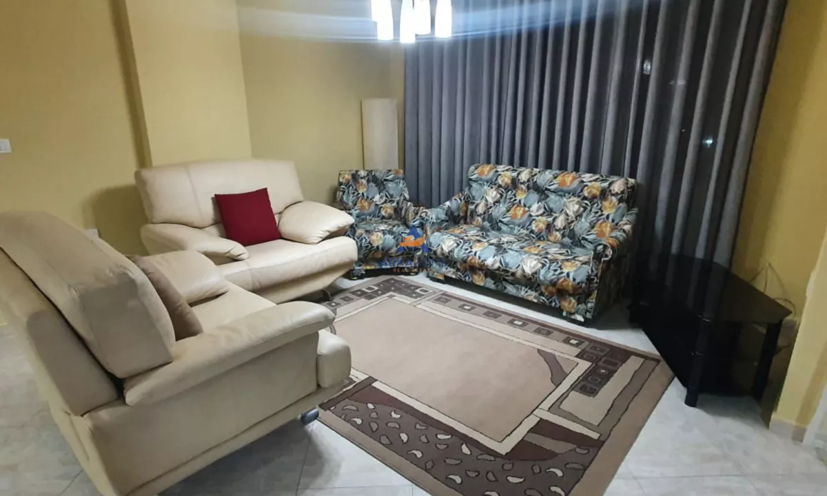 Shtepi me qera Apartament ne Tirane, 3+1, Mobilimi E mobiluar, Pagesa 800  Euro.