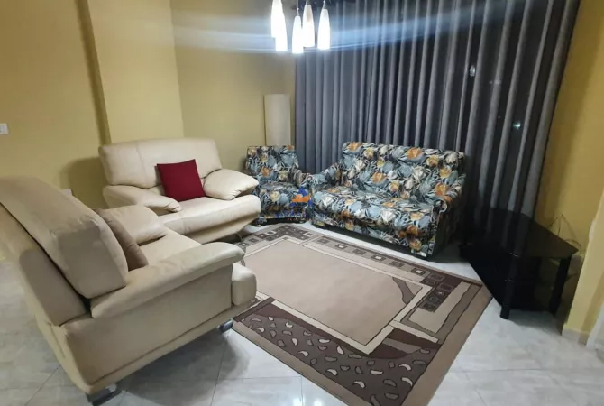 JEPET APARTAMENT ME QERA 3+1+BALLKON "RRUGA FROSINA PLAKU, ISH PARKU" 800 EURO.