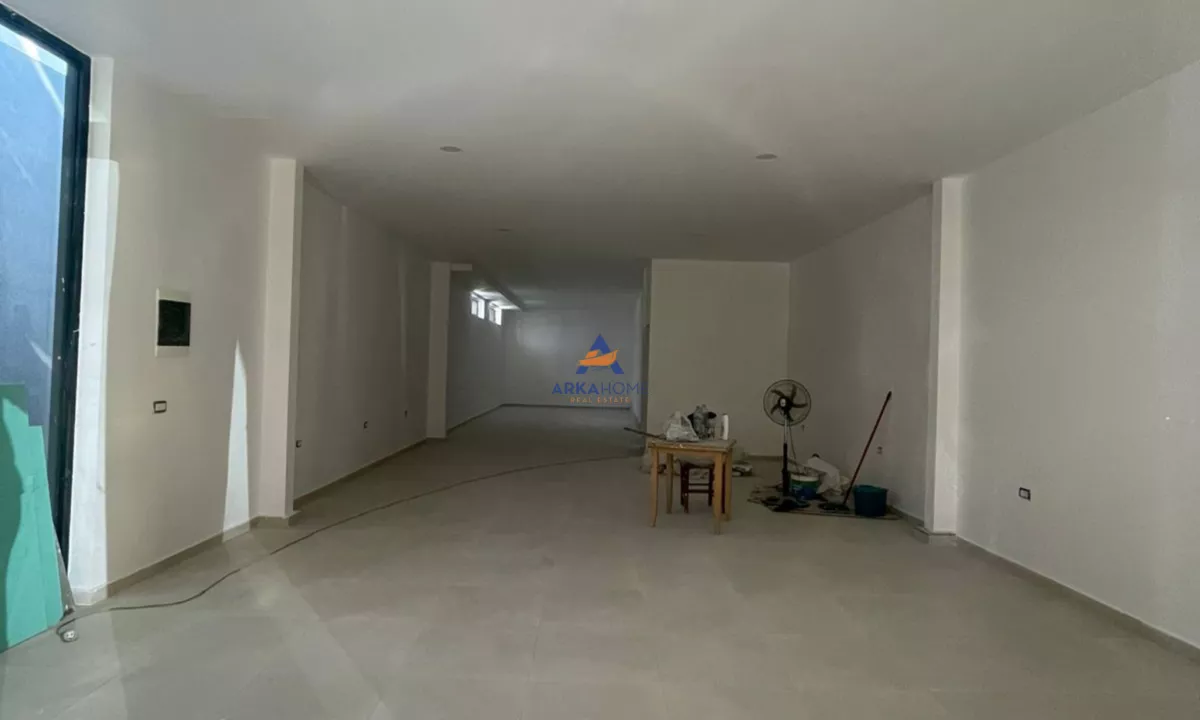 JEPET DYQAN ME QERA 110M2 BUZE RRUGES KRYESORE TE" BULEVARDI GJERGJ FISHTA" 2500 EURO