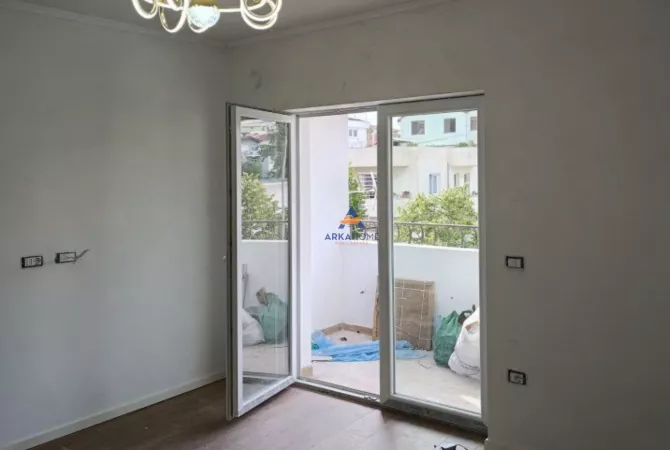 SHITET APARTAMENT 1+1+BALLKON "PRANE SHKOLLES 26 NENTORI,TIRANA E RE" 115000 EURO