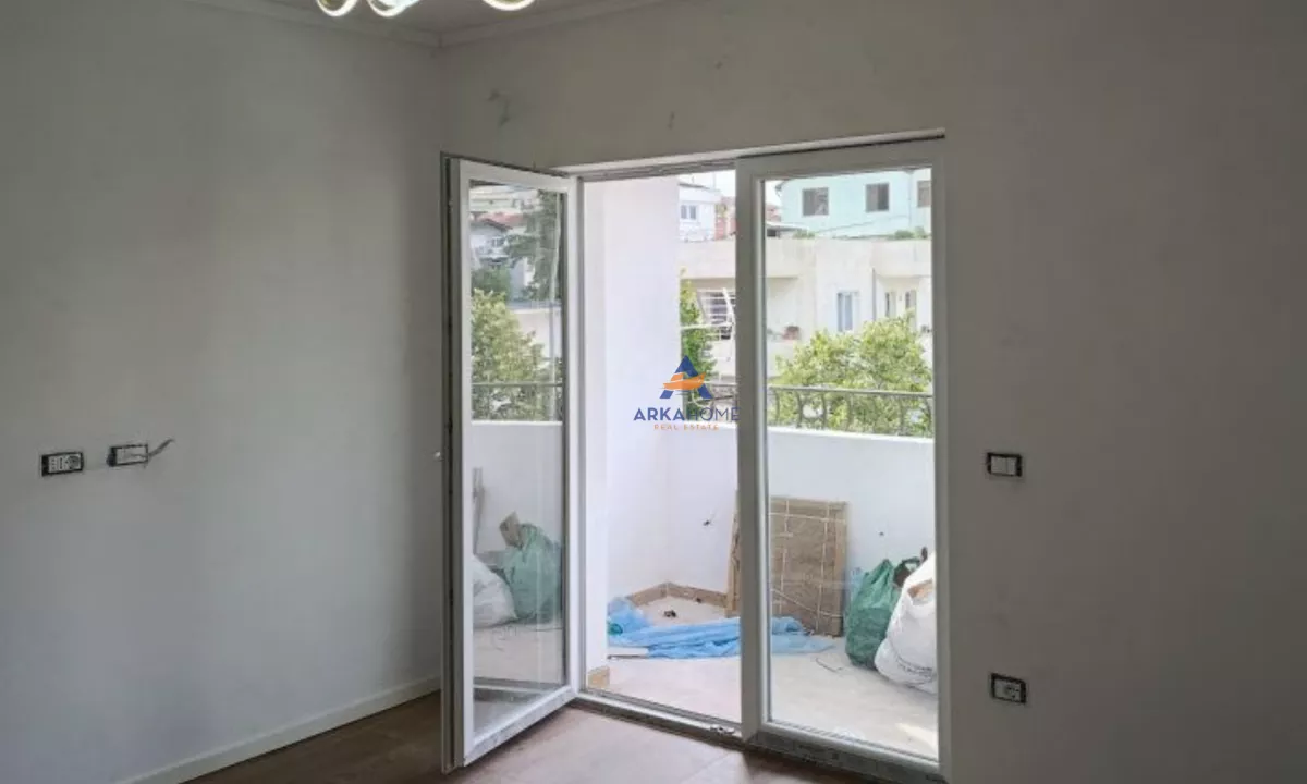 Shtepi ne shitje Apartament ne Tirane, 1+1, Mobilimi Bosh, pa mobiluar, Pagesa 104,000  Euro.
