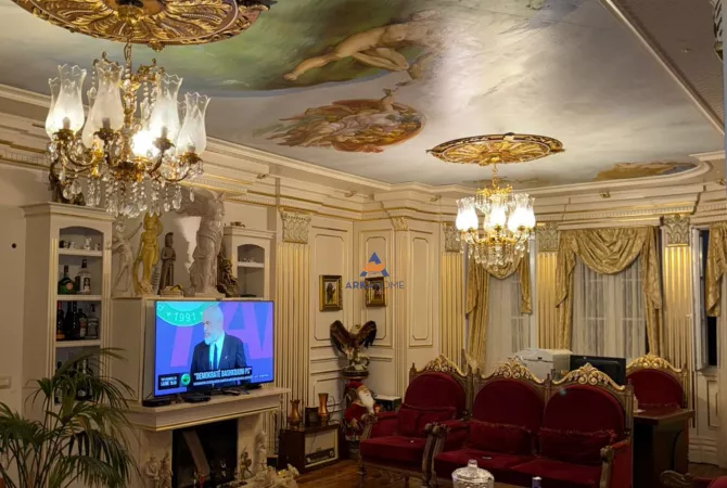 Villa di lusso in vendita a Tirana 5+1, Arredato