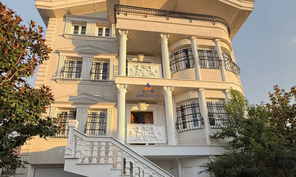 Villa di lusso in vendita a Tirana 5+1, Arredato