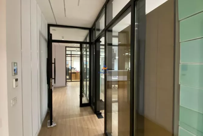 Ambient biznesi me qera 3+1 ne Tirane - 5,000 Euro