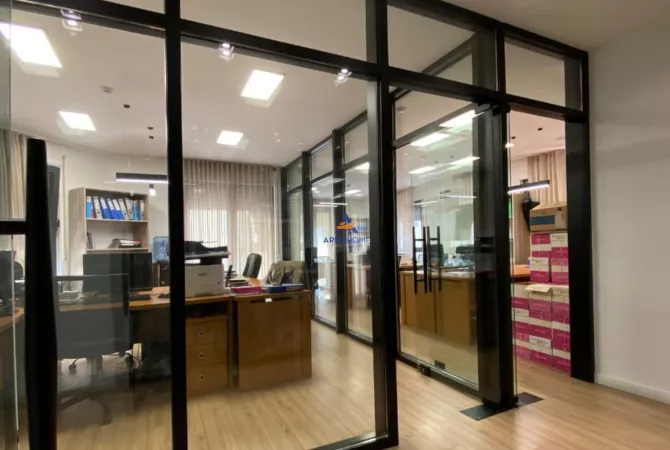 Ambient biznesi me qera 3+1 ne Tirane - 5,000 Euro