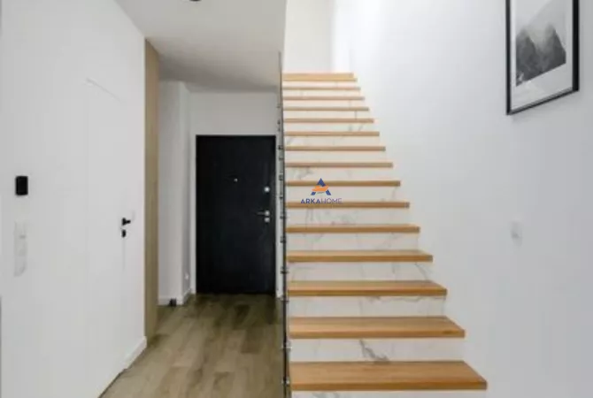 JEPET ME QERA ZYRË DULEX 230M2 “BRRYLI, RRUGA VLLAZËN HUTA” 1500 EURO.