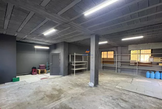 Ambient biznesi me qera 4+1 ne Tirane - 900 Euro