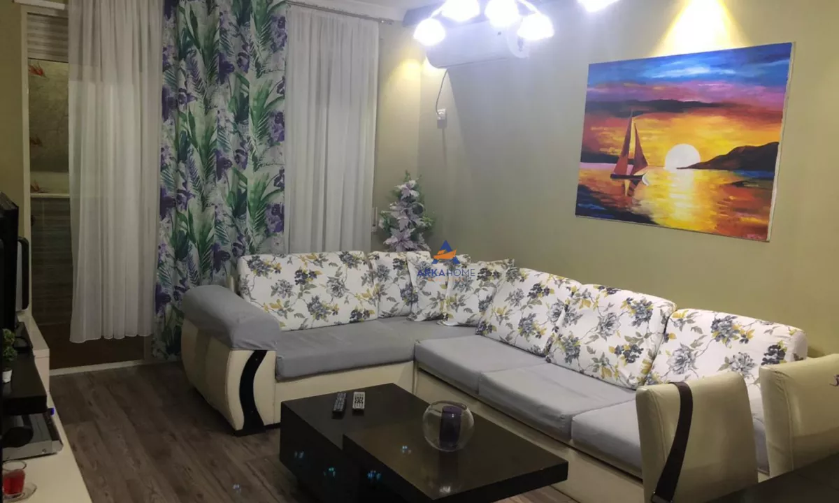 Appartamento in vendita a Tirana 2+1, Arredato