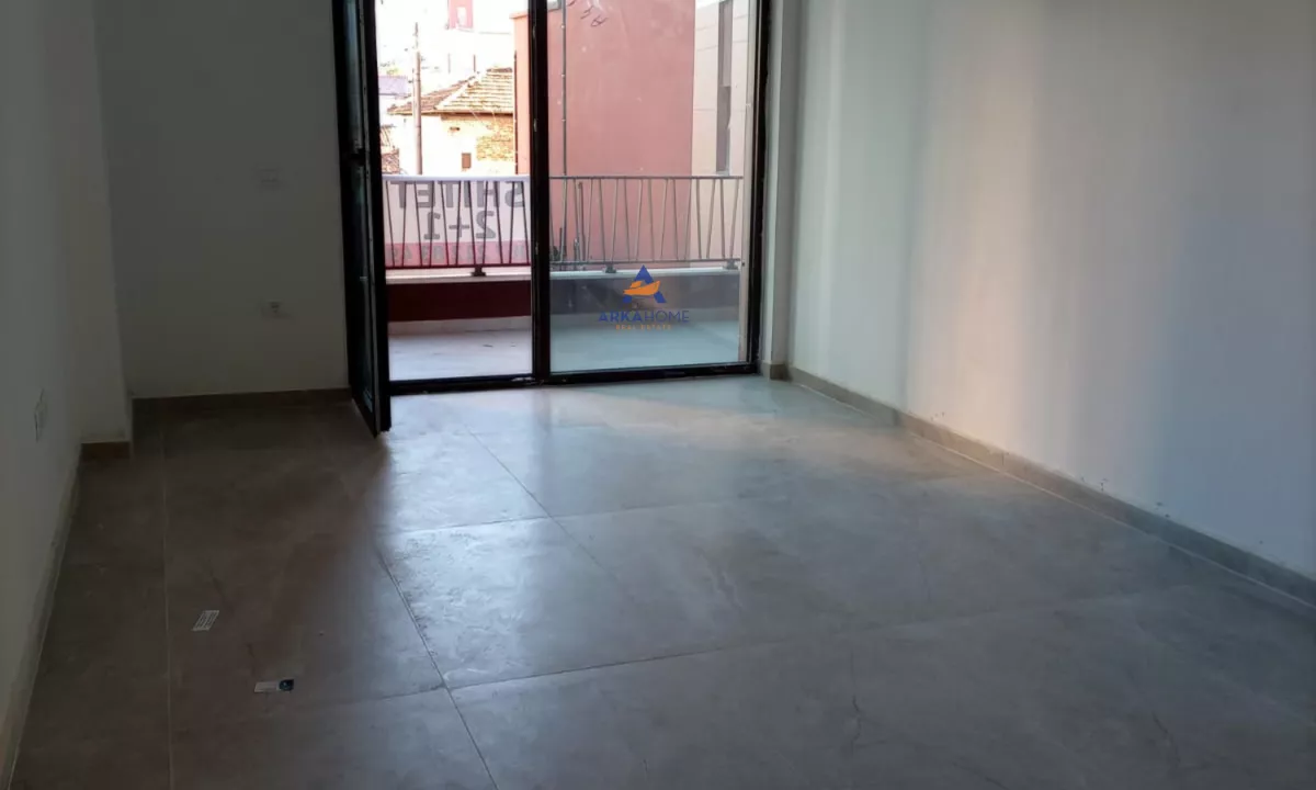 Appartamento in vendita a Tirana 2+1, Vuoto