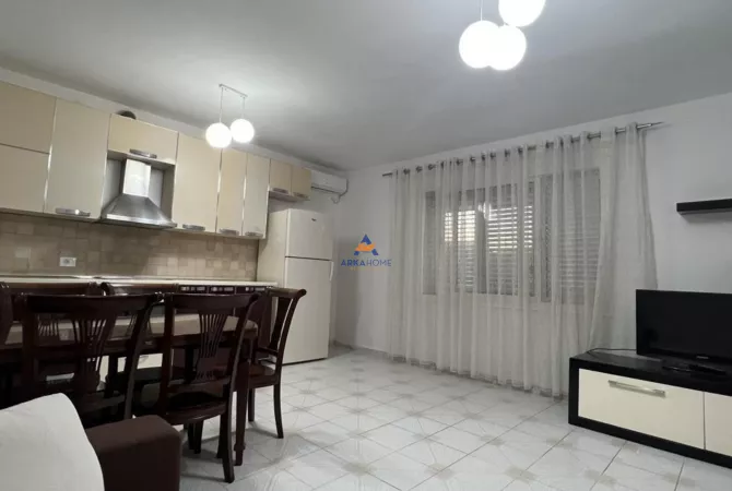 Shtepi me qera Apartament ne Tirane, 2+1, Mobilimi E mobiluar, Pagesa 500  Euro.