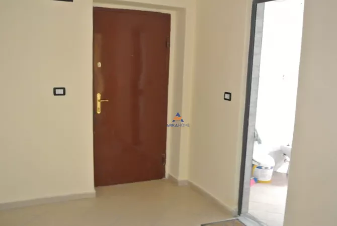 Ambient biznesi me qera 3+1 ne Tirane - 550 Euro