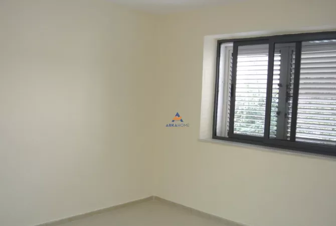 Ambient biznesi me qera 3+1 ne Tirane - 550 Euro