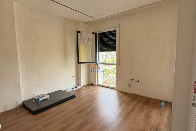 Appartamento in vendita a Tirana 2+1, Vuoto