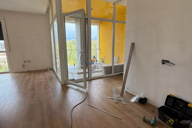 SHITET APARTAMENT 2+1+BALLKON "BULEVARDI I RI" 180.000 EURO.(ME PARKIM).
