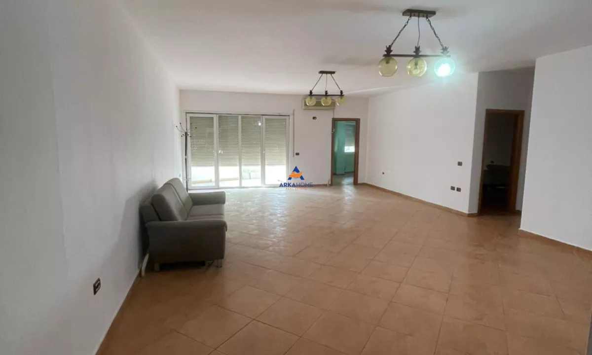 Appartamento in vendita a Tirana 3+1, Vuoto