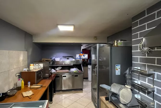 JEPET AMBIENT BIZNESI ME QERA 70 M2 "RRUGA RRAPO HEKALI" 700 EURO