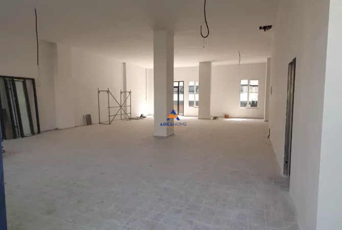 Ambient biznesi me qera 4+1 ne Tirane - 4,200 Euro