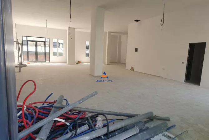 Ambient biznesi me qera 4+1 ne Tirane - 4,200 Euro